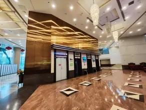 Skyline Plaza Hotel - Image 5