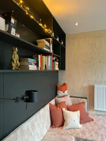 Houten tiny house omringd door natuur - Image 4