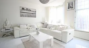 White Luxury Penthouse in City Centre - Image 2