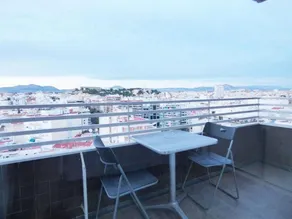 Beach Suite, city & mountain view - Image 3