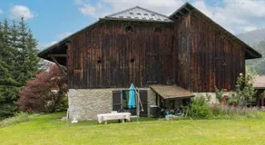 Chalet \"Magnifique Aux Carroz\" avec vue sur la montagne, terrasse privée et Wi-Fi - Image 4
