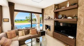 Emerald Seafront Residence - Image 2