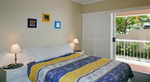 Bright & comfortable in quiet location - Image 4