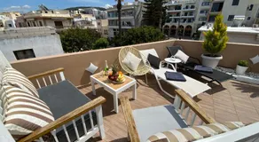 Residenza Rithymna Centro with a private roof terrace and hot tub - Image 3