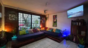Pool House Hostel - Image 2