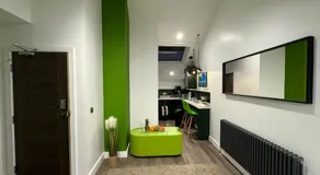 Southgate Luxury Apartments-Jaquzzi Bath-Private Parking- suitable for contractors - Image 3