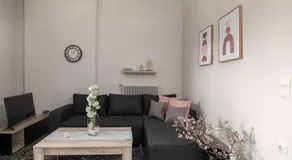 Square Apartment - Image 3