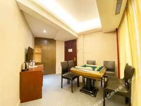 Red Apple Hotel - Image 2