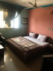 Creme Suites Hotel - Image 2
