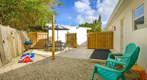 Tropical Escape near Beach! Tons of parking! - Image 3