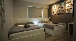 Hollywood Hotel - Image 2