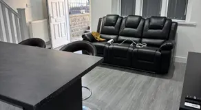 Aurang House, 1 Bedroom, with Kitchen, 55" Flat TV, Private Parking - Image 4
