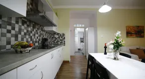 Victoria de Alba House - Image 5