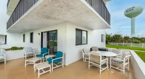 Lovely 2 Bedroom Beachfront Condo - Image 4