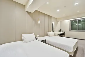 Top Motel - Image 2