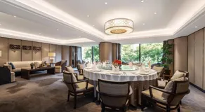 The Lakeview Hotel - Image 2