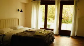 Iris Garden Cottage - Image 3