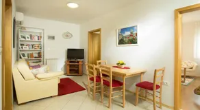 Valentina Guest House at Pintar Wine Estate - Image 3