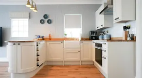 3 Bedroom Beach House Apartment, Across St Michaels Mount in Marazion - Image 2