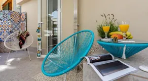 LOC HOSPITALITY Urban Den - Image 3