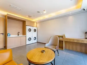 Yibin Lingang University City Exhibition center James Cafe Hotel - Image 5