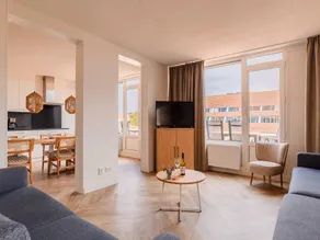 Luxe 10-person family getaway - Image 2