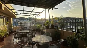 Hotel Royal Suites - Image 4