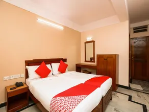 OYO 17056 Hotel Chandra Palace - Image 2