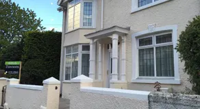 Wynberg House Bed & Breakfast Swansea - Image 4
