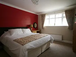 Dunmow Guesthouse - Image 2