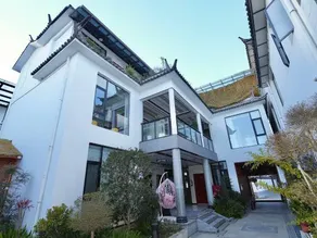 Dali Mini Designer Influencer Garden Homestay - Image 4