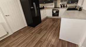 Garland Modern 4 Bedroom House with Garden & Parking - Image 2