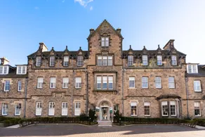Unique Two Bed Holiday Home in Edinburgh - Image 4