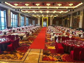 Virtuous World Hotel - Image 2