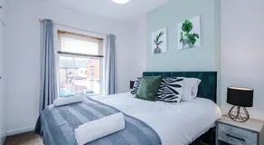 Comfortable 2 Bedroom Home Sleeps 4 With WiFi - Image 2