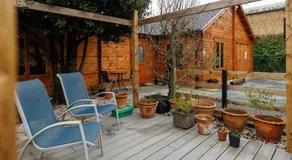 Spacious Cabin EVCharger and free Parking near Cambridge - Image 5