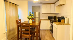 Beautiful 4Bedroom Retreat Close to Niagara Falls Your Home Away from Home - Image 5