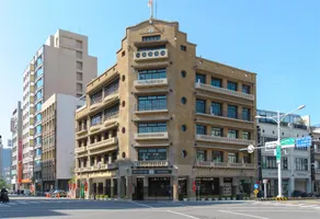 W house - Image 3