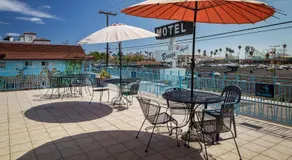 Aqua Breeze Inn - Image 4