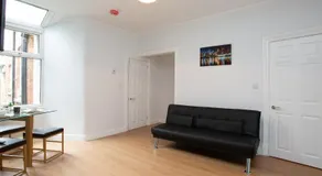 Crewe Rooms Ruskin Road - Image 3
