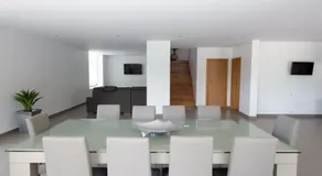 Villa entièrement équipée avec jardin, barbecue et piscine privée | Vue piscine | Adaptée au travail à distance - Image 5