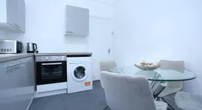 London Town Apartment- Lewisham - Image 3