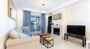 Duplex Apt with Rooftop Terrace Aloha Royal RDR230 - Image 2