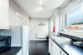 Balloch House -Spacious 3 bed house with on street parking - Image 5