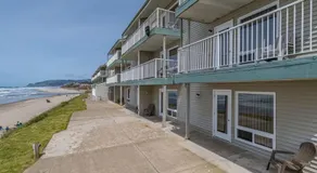 Top-Floor Deluxe Suite With Ocean View - Sleeps Six - Image 5