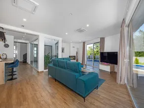 Villa with Pool, Game Room, Garden - Image 5