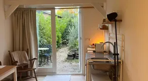 Cozy tiny house close to Schiphol Ams Airport - Image 2
