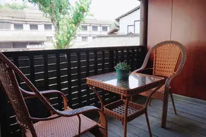 Loujia Courtyard Accommodation - Image 5