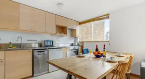 Top Rated 2BR and Balcony by Old St for 6 - Image 5