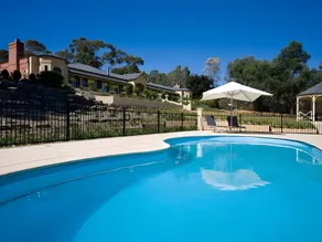 Brice Hill Country Lodge - Image 4